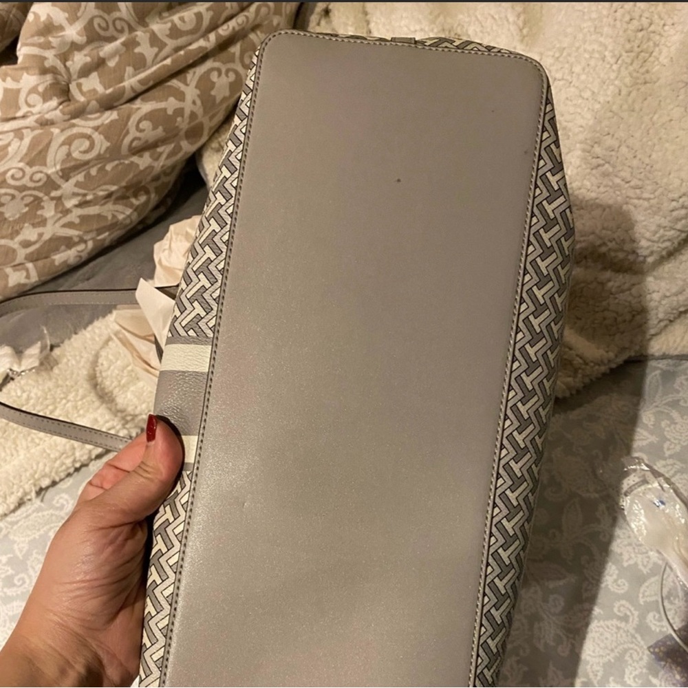 Tory Burch T Zag Tote Gray/White - Picture 10 of 10